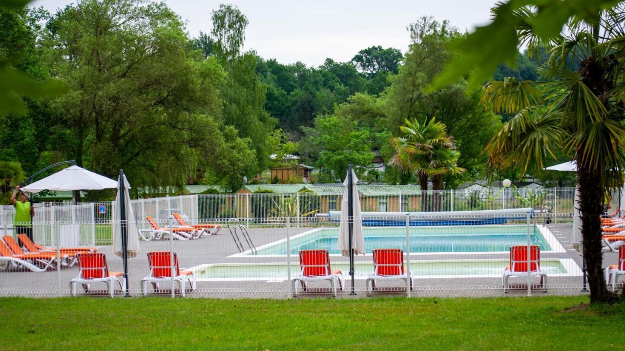 Camping 3 Etoiles - Piscine Chauffee - Vue Montagne Saint-Girons  Εξωτερικό φωτογραφία